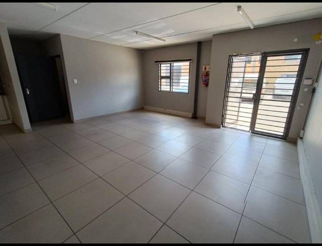 INDUSTRIAL PROPERTY TO RENT IN STRYDOM PARK